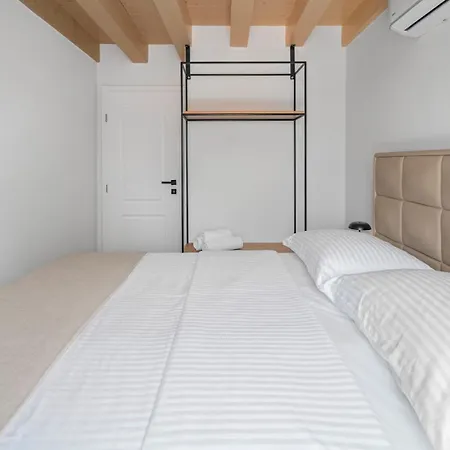 House Mara With 4 Bedrooms, Private Pool, Summer Kitchen, Panoramic Valley Views ヴィラ *