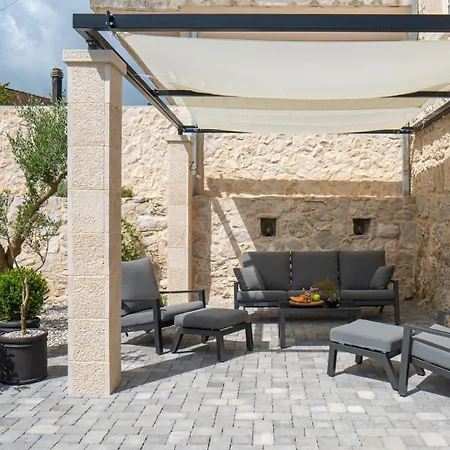 House Mara With 4 Bedrooms, Private Pool, Summer Kitchen, Panoramic Valley Views * Zmijavci