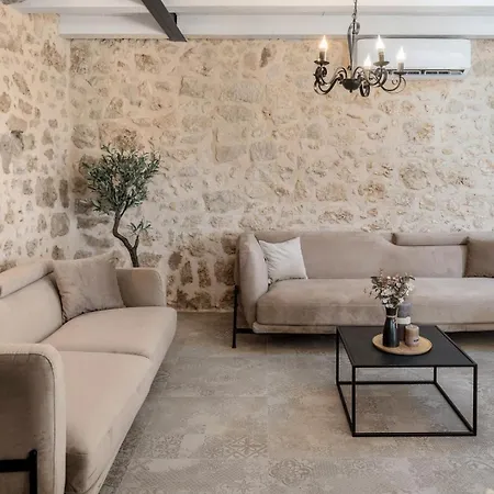 House Mara With 4 Bedrooms, Private Pool, Summer Kitchen, Panoramic Valley Views * Zmijavci