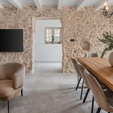House Mara With 4 Bedrooms, Private Pool, Summer Kitchen, Panoramic Valley Views ヴィラ *