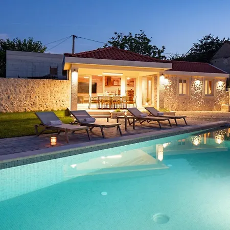 ヴィラ House Mara With 4 Bedrooms, Private Pool, Summer Kitchen, Panoramic Valley Views *