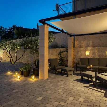 House Mara With 4 Bedrooms, Private Pool, Summer Kitchen, Panoramic Valley Views Zmijavci