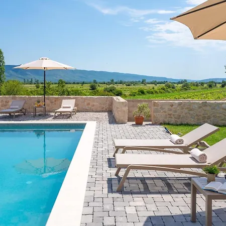 ヴィラ House Mara With 4 Bedrooms, Private Pool, Summer Kitchen, Panoramic Valley Views