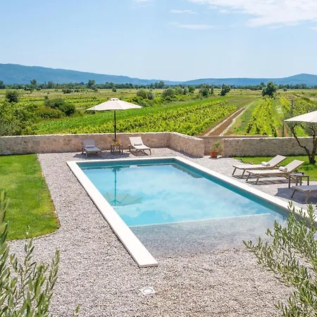 House Mara With 4 Bedrooms, Private Pool, Summer Kitchen, Panoramic Valley Views ヴィラ