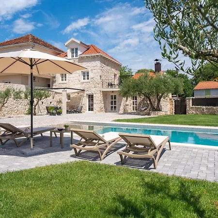 ヴィラ House Mara With 4 Bedrooms, Private Pool, Summer Kitchen, Panoramic Valley Views *