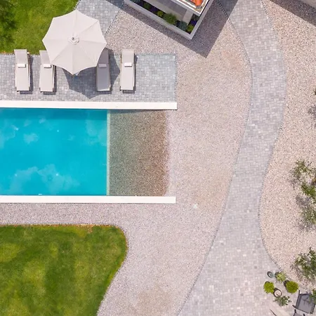 House Mara With 4 Bedrooms, Private Pool, Summer Kitchen, Panoramic Valley Views * Zmijavci