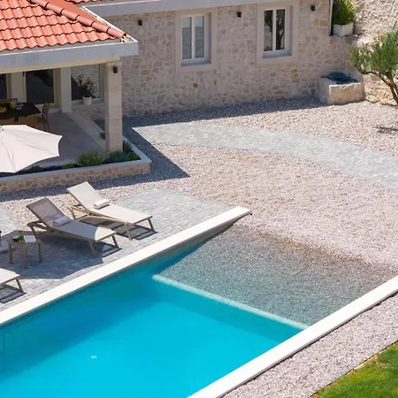 House Mara With 4 Bedrooms, Private Pool, Summer Kitchen, Panoramic Valley Views ヴィラ