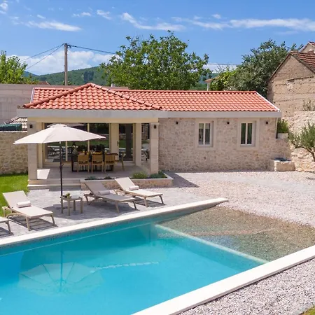 ヴィラ House Mara With 4 Bedrooms, Private Pool, Summer Kitchen, Panoramic Valley Views Zmijavci